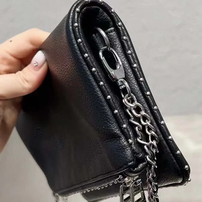 Женская сумка-мессенджер через плечо