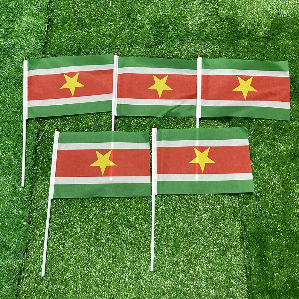 Фото SKY FLAG Surinam ручной флаг 10/20/50/100 шт. 21*14 см Surinam флаги ручной размахивания с пластиковым жердом для спортивной активности домашний декор №1
