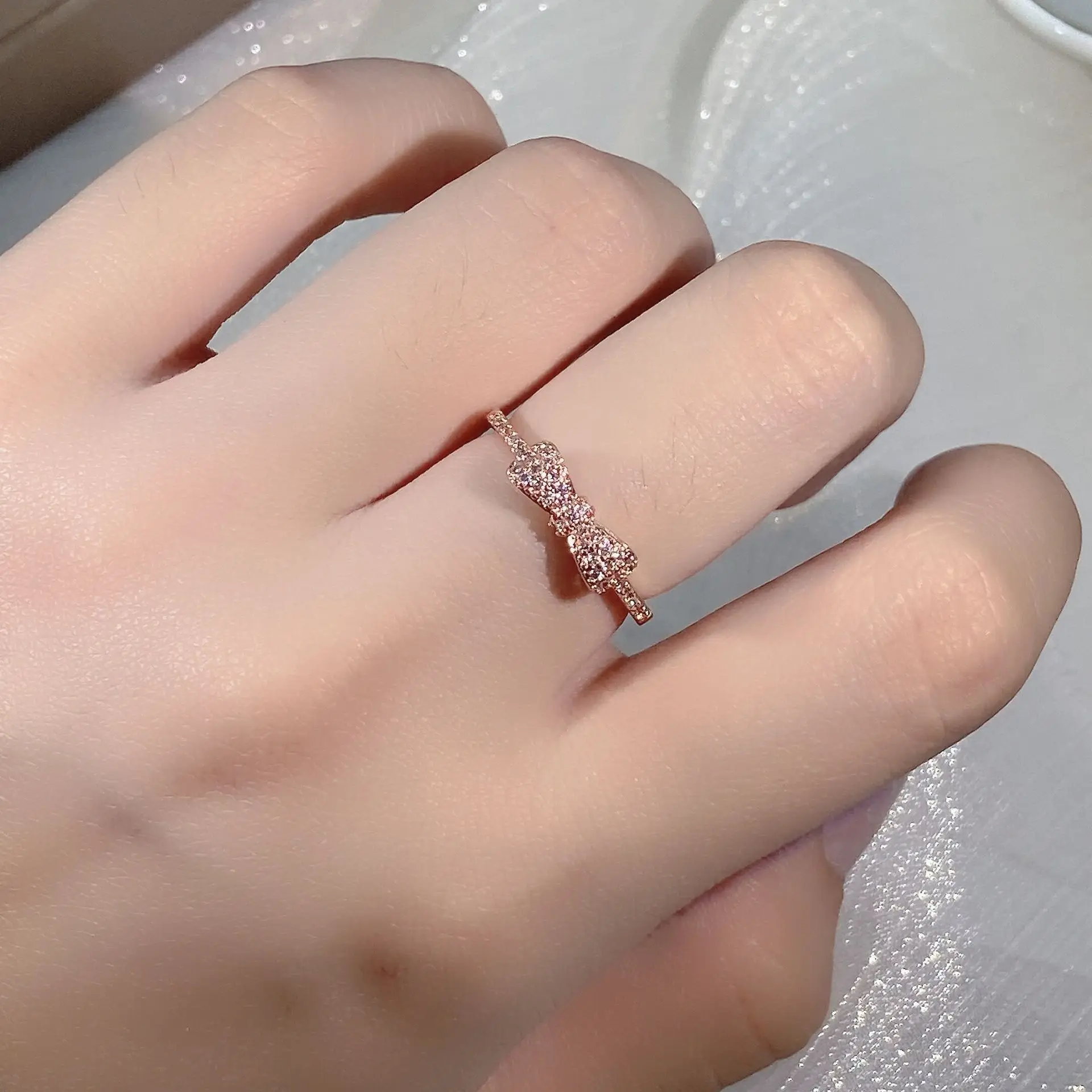 

Кольцо из серебра S925 пробы с инкрустированным бриллиантом и бантом, японский и корейский модный дизайн, кольцо на указательный палец, высококачественное ощущение стандартной роскоши