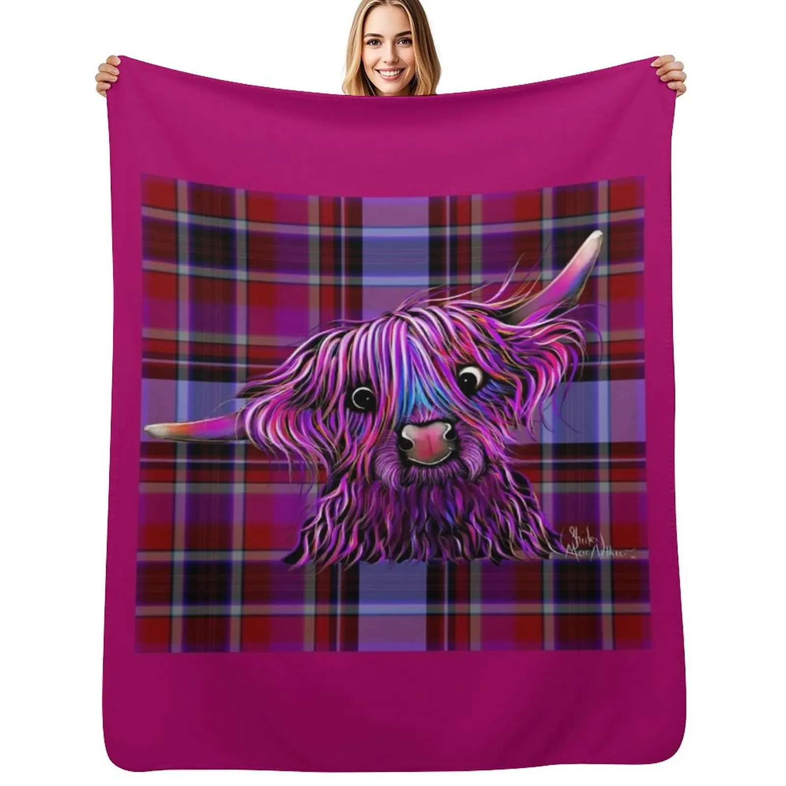 Фото Плед с принтом Highland Cow 'Huckleberry on Tartan' от Shirley MacArthur. Элегантный теплый плед для отеля и дома. №1