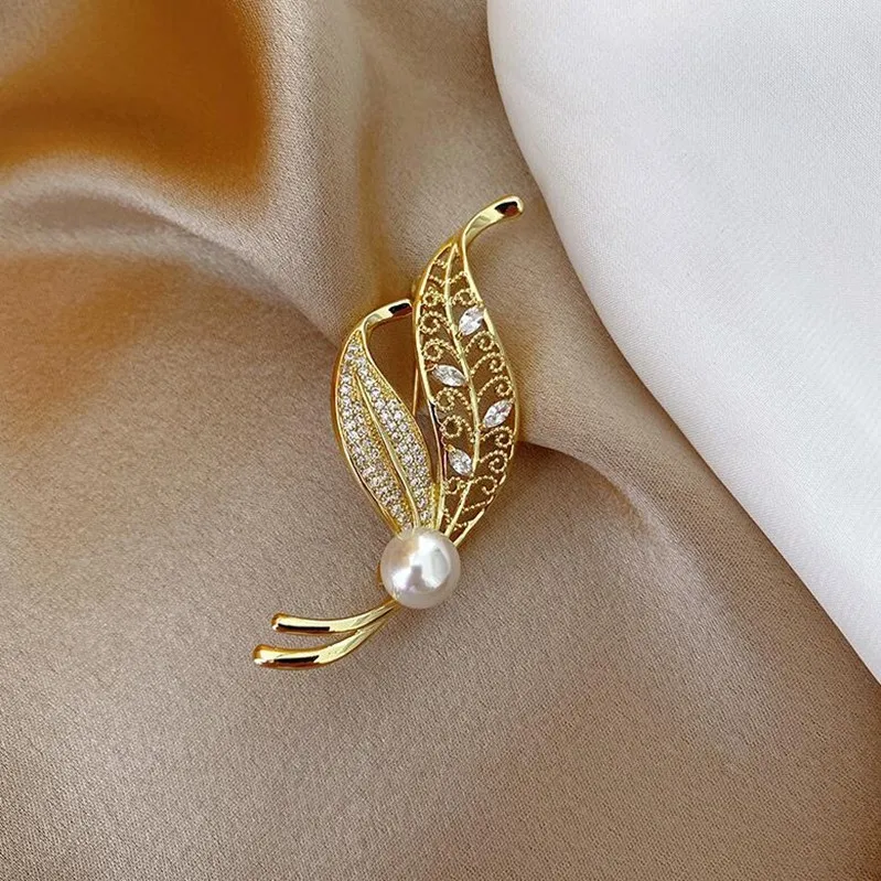 

Pearl Flower Brooches For Women Elegant Fashion Deer Elk Bowknot Leaf Flower Angel Eye Wing Crystal Pins Wedding Jewelry