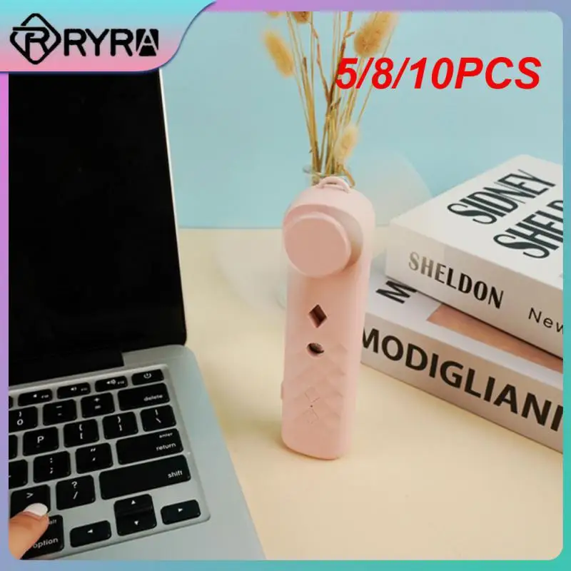 

Портативный USB-вентилятор с распылителем и функцией звукоотключения