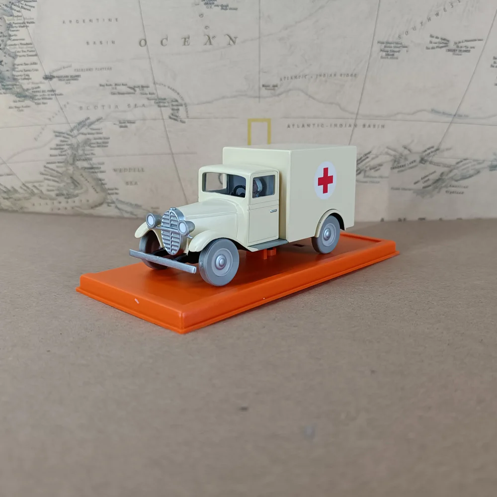 

Classic Herge Comic Anime Les Cigares Du Pharaon Ambulance Adventure Tintin Kidnapped in Trouble Figure Model Collection Gift