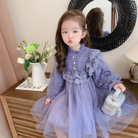 Детское платье с длинным рукавом и жемчугом