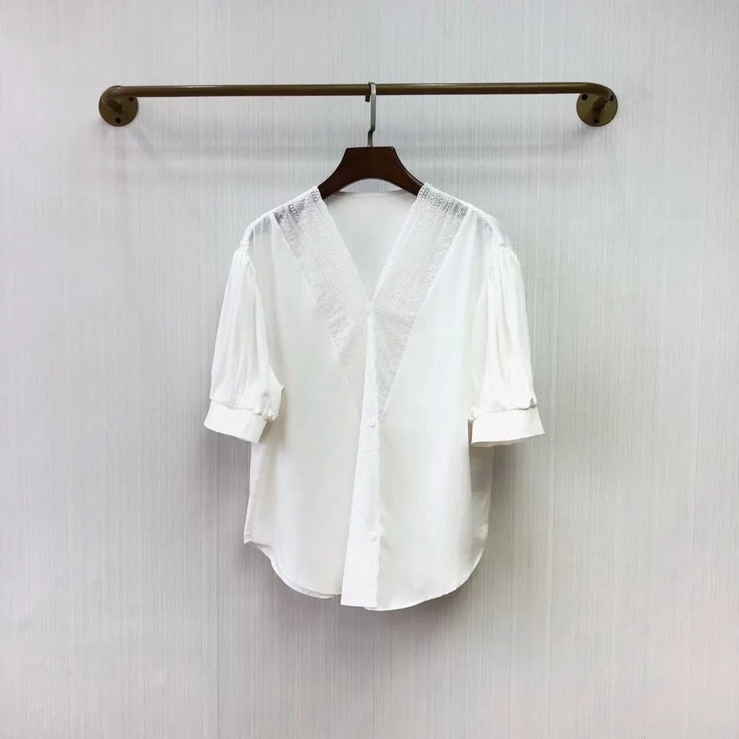 

2023 spring and summer women's clothing fashion new V-neck Lace Puff Sleeve Shirt 0428