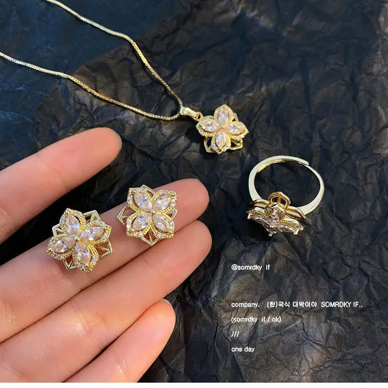 

Tiktok, Rotary Four Leaf Diamond Shaped Titanium Necklace, Lucky Clover Ring, Ear Stud Suit
