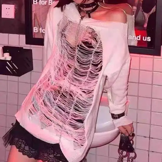 Фото Женский вязаный свитер в стиле Harajuku Y2K: панк-субкультура, с вырезами, открытыми плечами и одним воротником №1