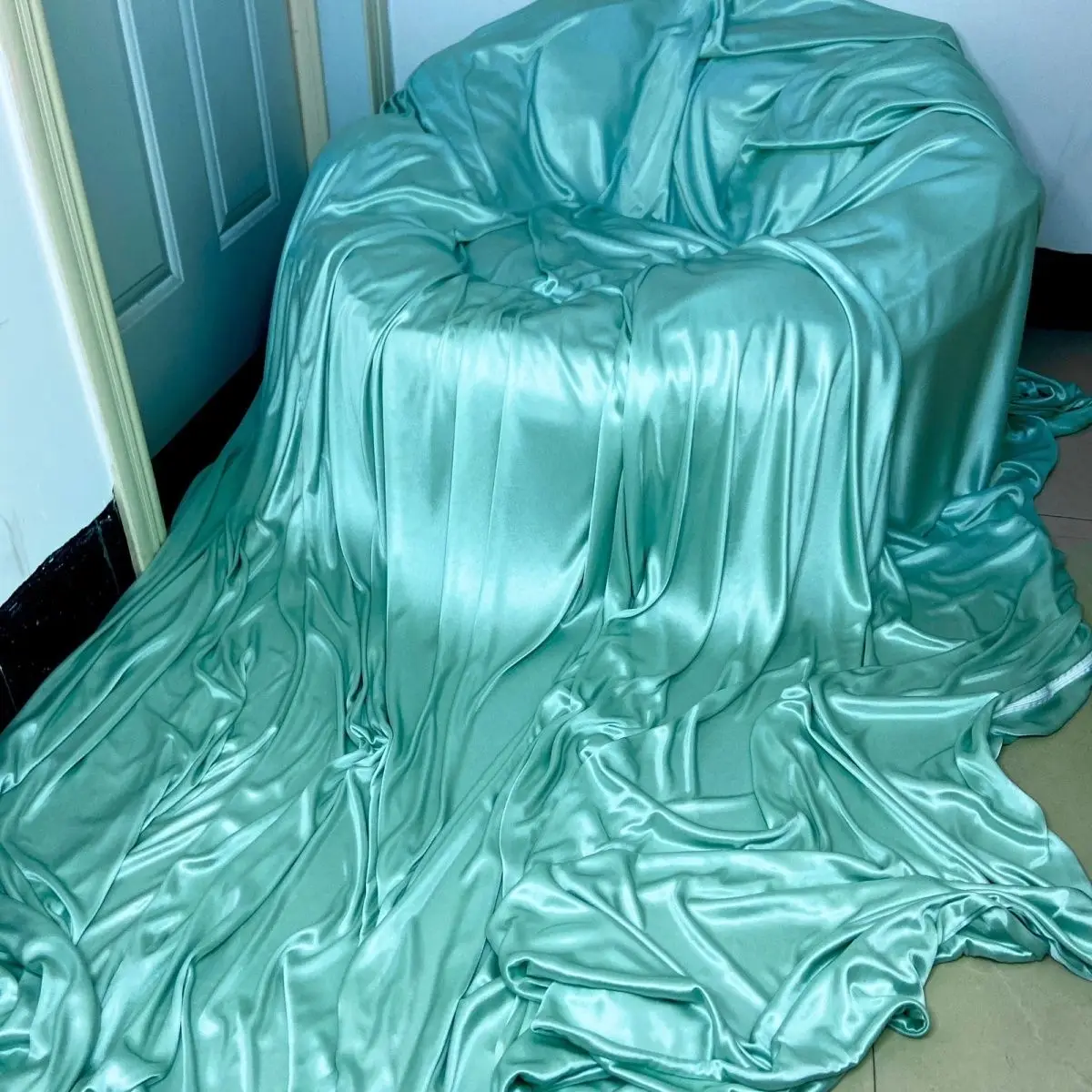 

Глянцевая атласная простыня Ice Cool