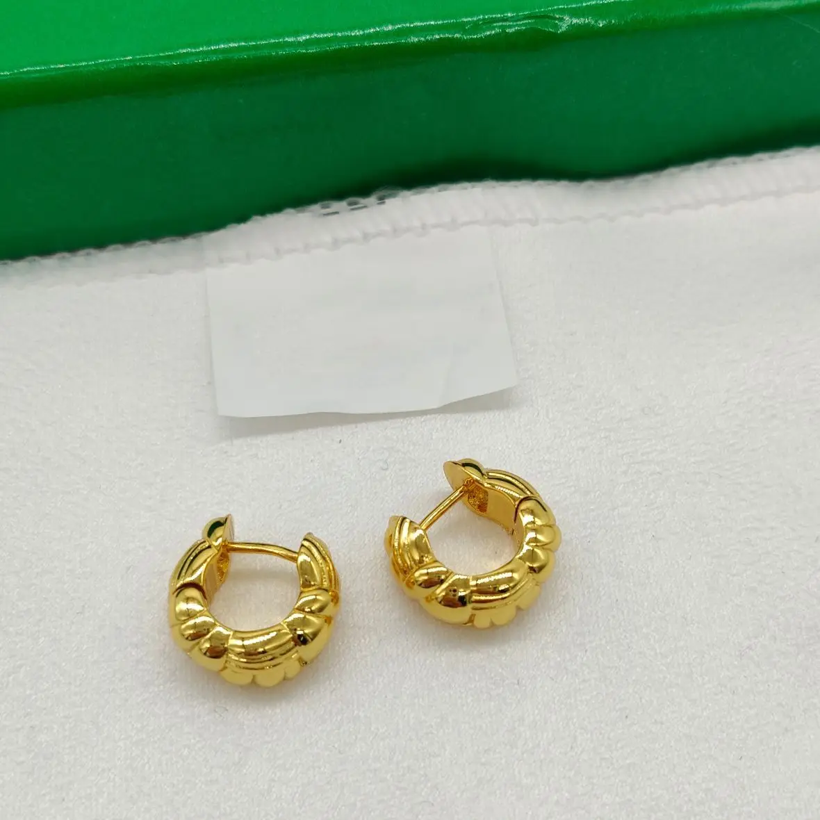 

2023 новые модные популярные дизайнерские брендовые винтажные золотые серебряные маленькие серьги женские роскошные ювелирные изделия Модные европейские и американские