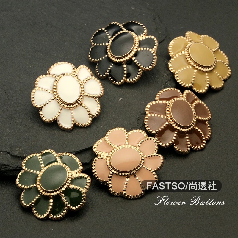 

6PCS Decor Retro Gold Flower Metal Buttons for Clothing Luxury Cashmere Coat Female Sweater Cardigan Suit Sewing Accessories