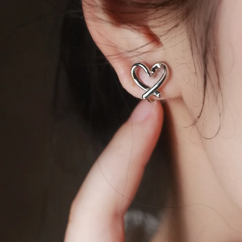 

1Pairs Korea Hollow Heart Ear Clips for Women Girls No-Piercing Ear Stud Earrings Fashion Charm Irregular Earring Jewelry Gifts