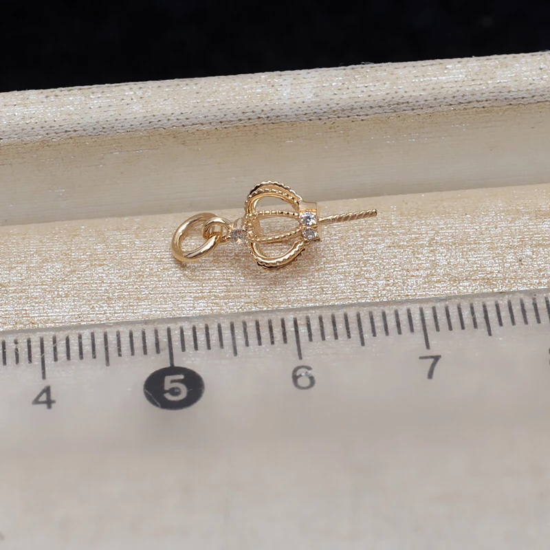 Рисунок 4 - Подвеска из 18-каратного желтого золота Crown AU750