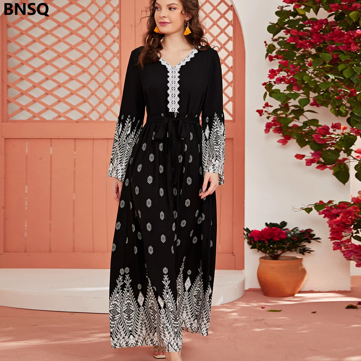 

2023 New Women's National Style Long Sleeve Fashion Lace Patchwork Print Stitching Robe Casual Muslim Abaya V-Neck Belted Dress