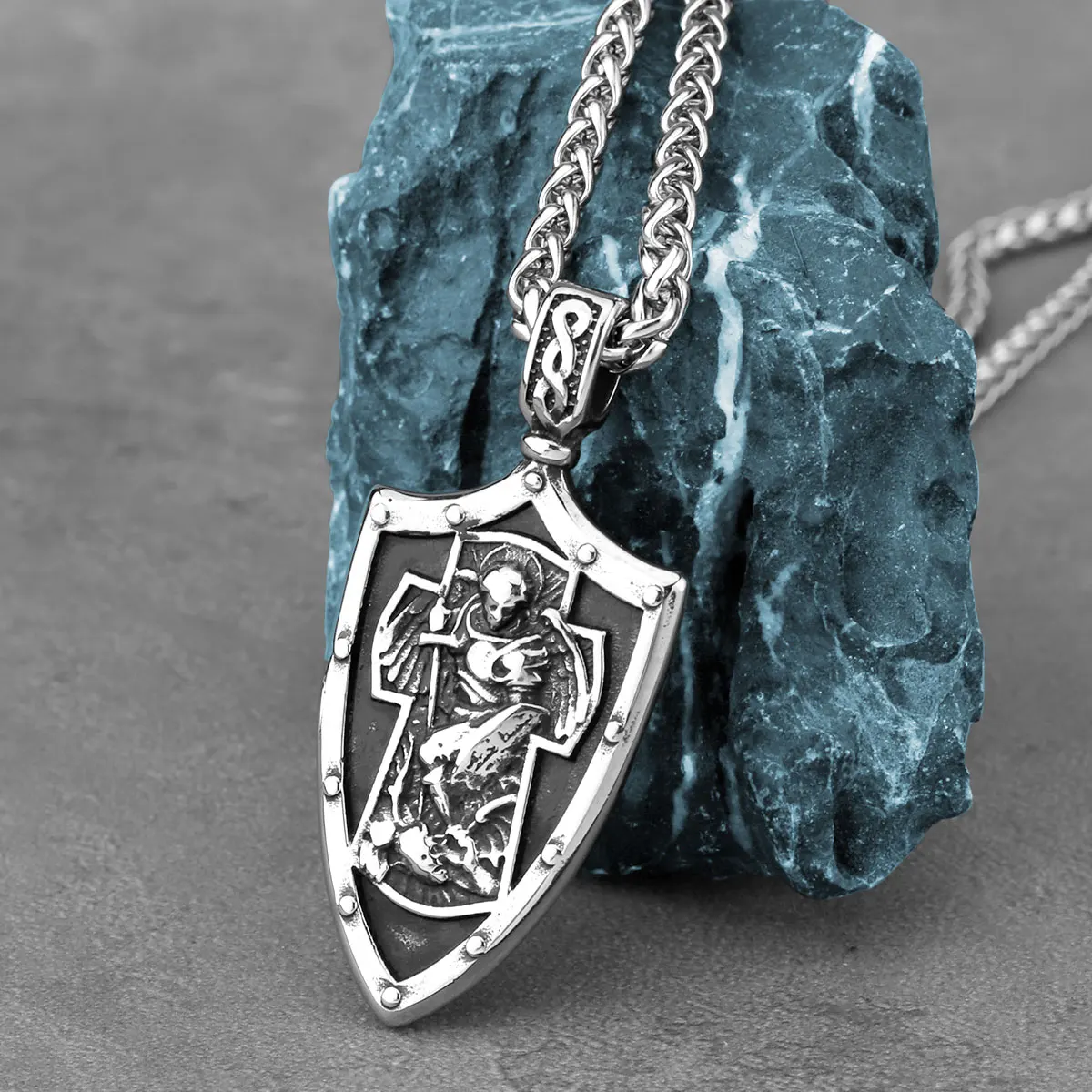 

Stainless Steel Archangel St. Michael Necklace Men's Vintage Cross Religiou Amulet Pendant Necklace Keel Chain Jewelry Wholesale