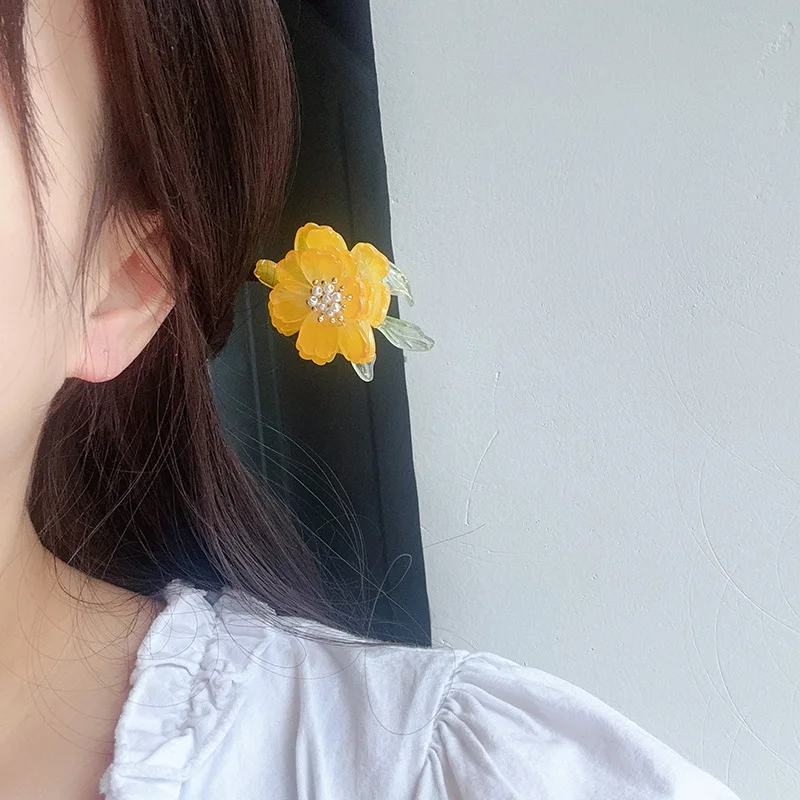 Керамические серьги с цветами милые возрастные повседневные Джокер для одной