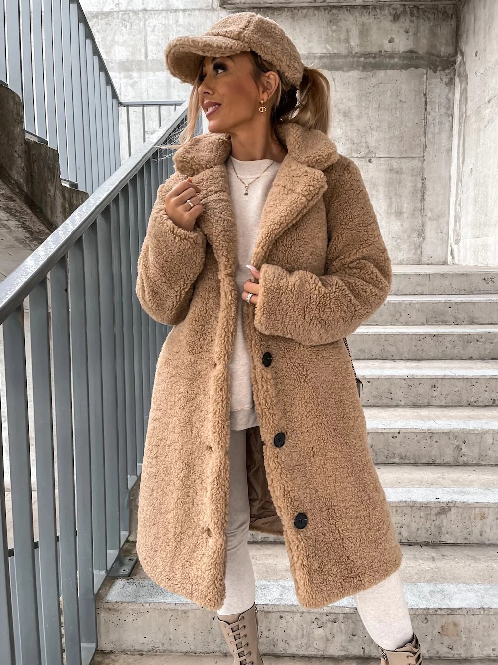

2022 Autumn Winter Woman Single Breasted Long Coats Fleece Outerwear Casual Streetwear Ladies Turn-down Collar Plush Top Apricot