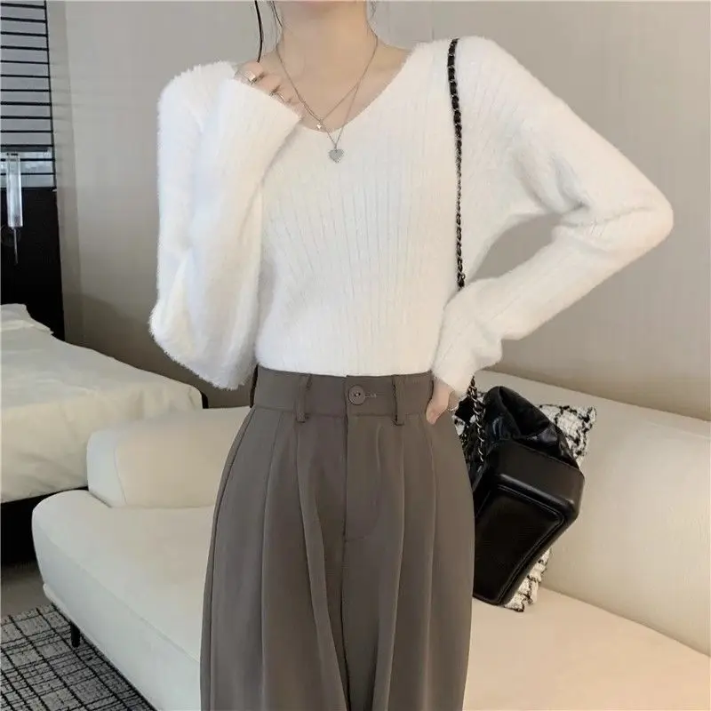 Рисунок 5 - Свитер женский осенне-зимний вязаный