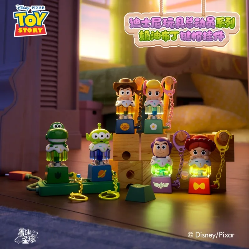 Фото В наличии: Брелок-кейкап Disney Pixar Toy Story, мультяшный аниме-аксессуар, подвеска для сумки с персонажами Вуди, Баззом Лайтером, Инопланетянином, Рексом №3