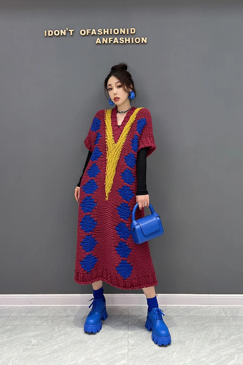 

SuperAen Europe 2022 Autumn New Korean Fashion Knitted Bat Sleeve V-neck Dress Women's Wear Sleeveless Long Dress