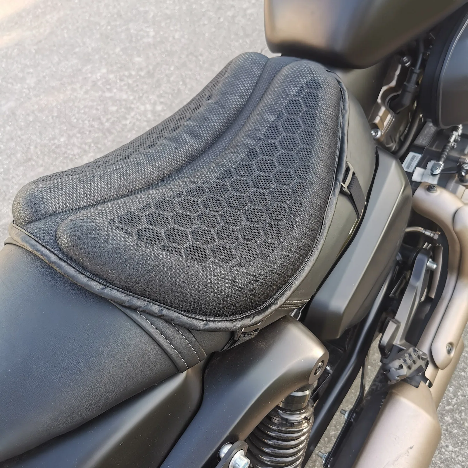 

3D Motorcycle Shock-absorbing Cushion Universal Breathable Seat Thickened Motorcycle Seat Pad Petal Upgraded Air Duct Cooling