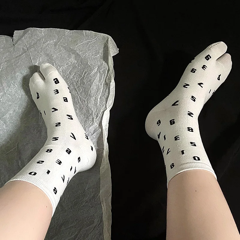 

Chic Japanese Jacquard Split Toe Socks Fashion Digital Combed Cotton Two Toe Socks Women Korean Harajuku Two Finger Tabi Socks