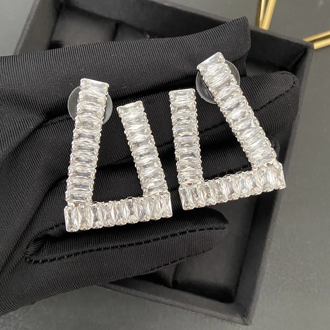

European and American popular triangle earrings