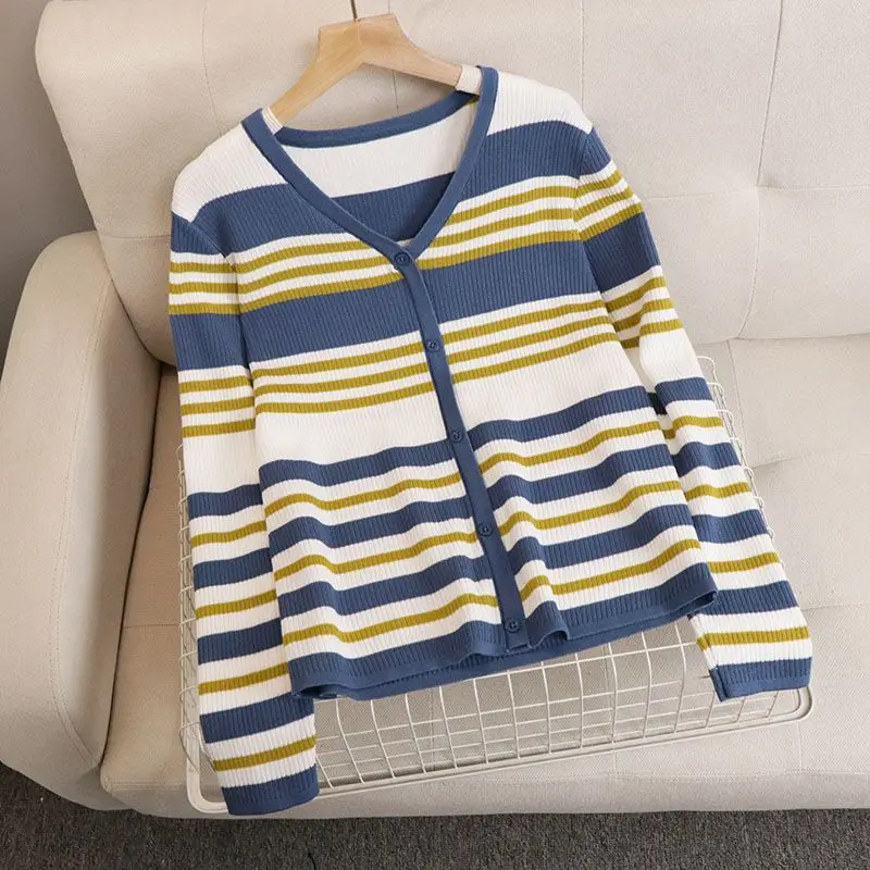 

Sweater pullover Female 2023 Korean V-neck color contrast striped button loose bottom long-sleeved wool sweater pullover women