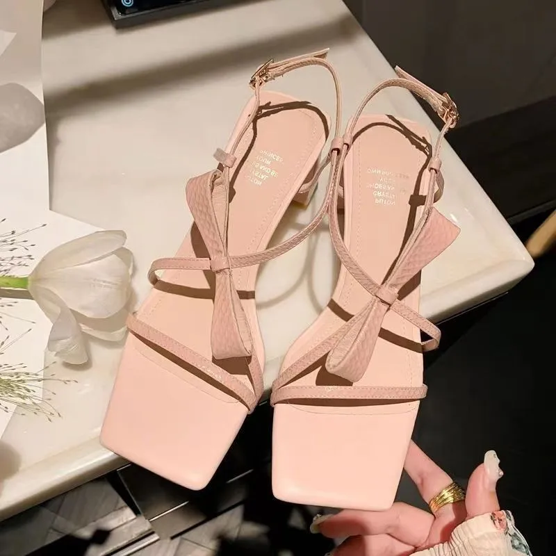 

Женские туфли на высоком каблуке с бантом, привлекательные сандалии, лето 2023, дизайнерская новинка, объемная женская обувь, привлекательные туфли-лодочки с квадратным носком, свадебные классические тапочки