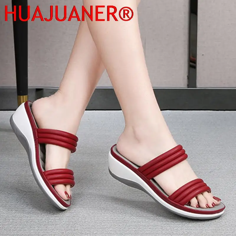 

Сандалии женские на танкетке, пляжные шлепанцы, открытый носок, Нескользящие, однотонные, низкий каблук, Повседневные тапочки, лето 2022