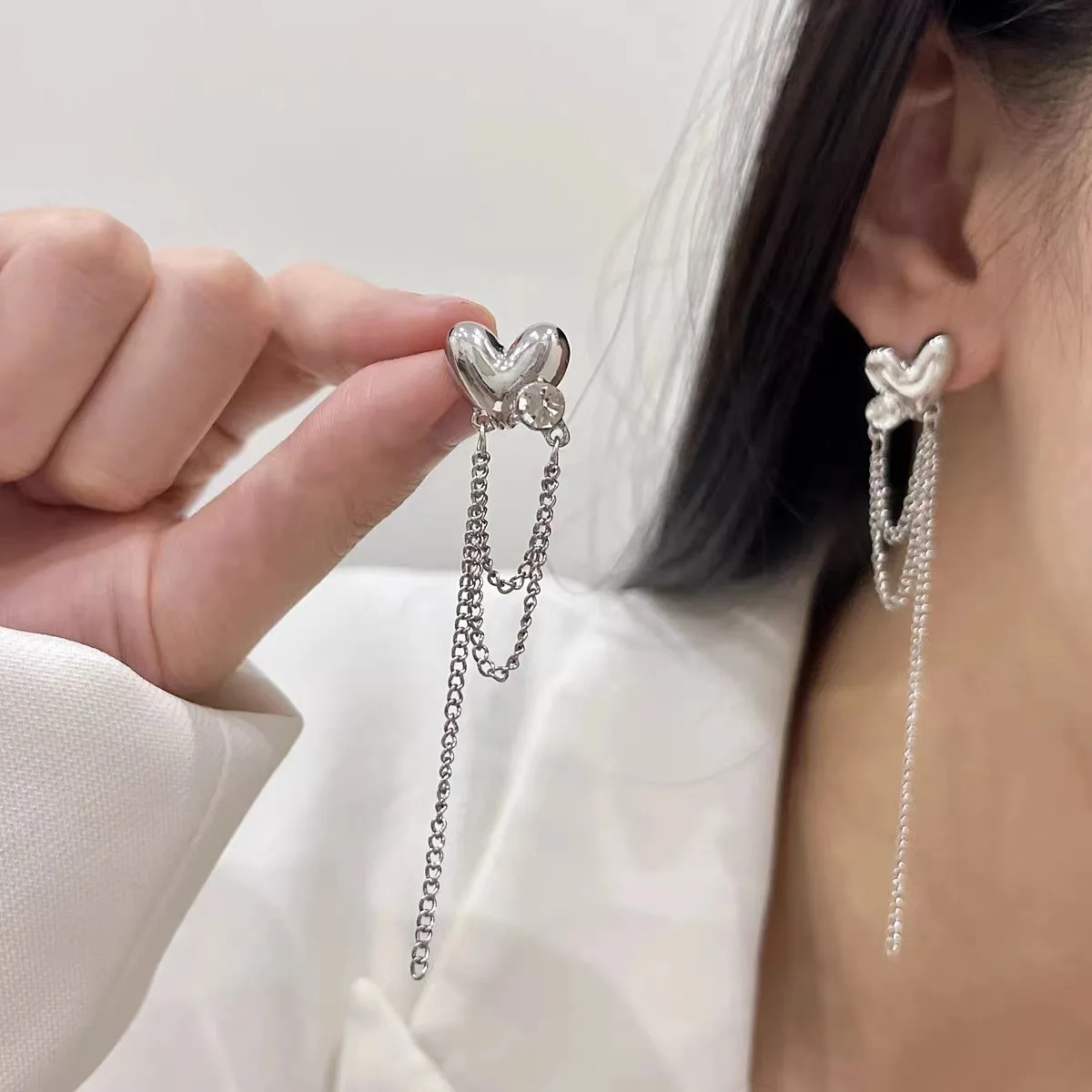 

Крутые серьги в виде сердца для девочек серебряного цвета для женщин 2023 модные серьги-цепочки с кисточками ювелирные изделия роскошные акс...