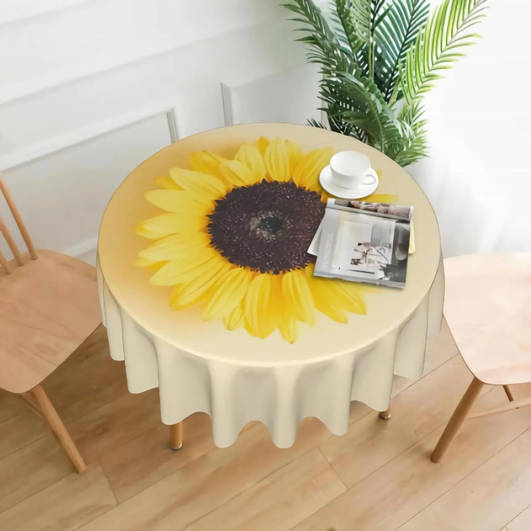 

Beautiful Flower Round Tablecloth 60 Inch Stain Resistant Spillproof Polyester Fabric Table Cloth for Picnic Kitchen