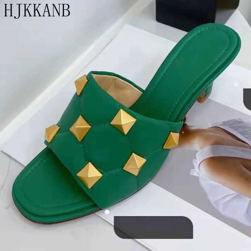 Женские модельные туфли на тонком высоком каблуке блестящие кожаные сандалии с