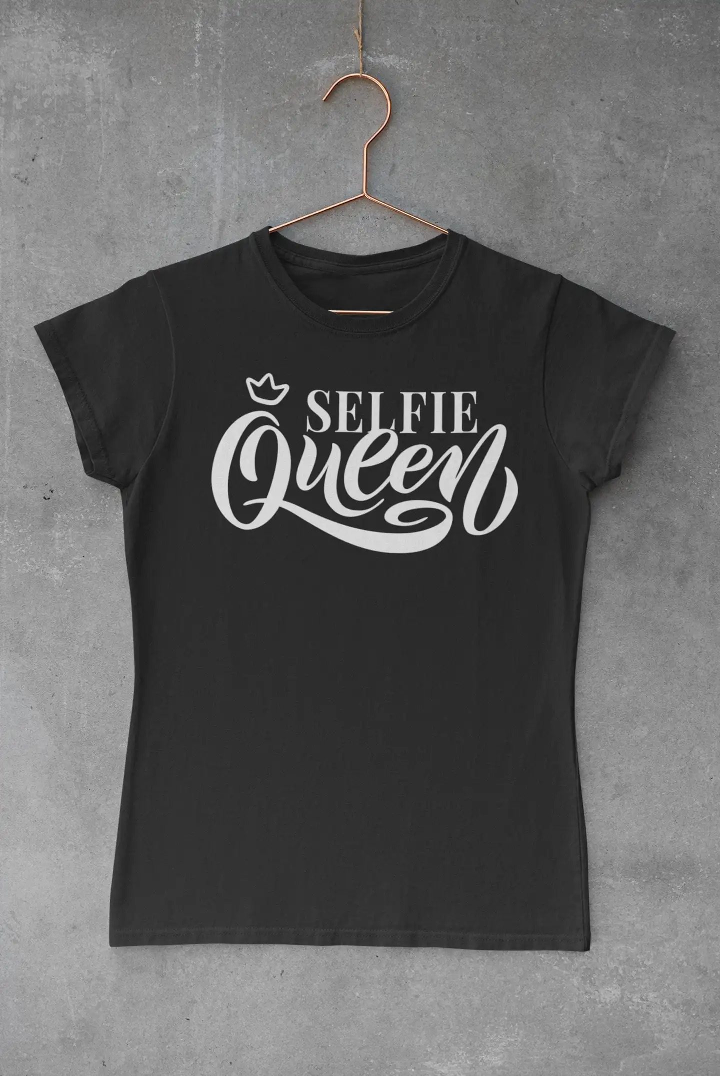 Женская футболка с надписью Selfie Queen