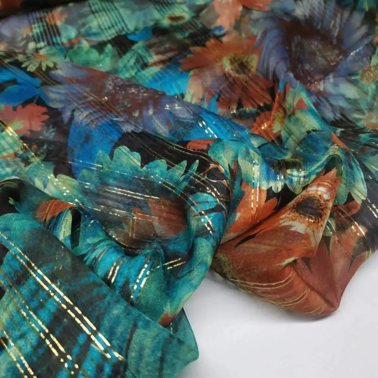 Жаккардовая шелковая мягкая ткань в полоску с цветочным принтом