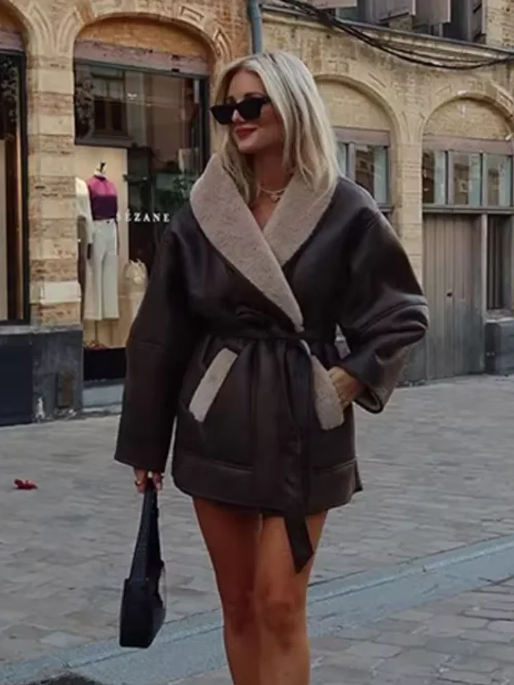 Женская двубортная куртка из овечьей шерсти с большими лацканами