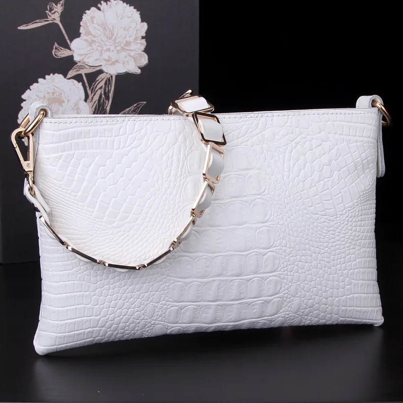 Женская сумка-клатч из натуральной кожи с тиснением под кожу крокодила
