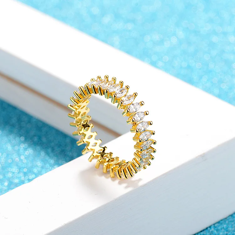 

Horse Eye white zircon set shiny engagement ring