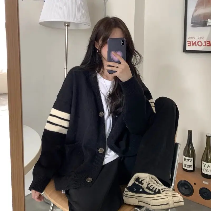 

2022 Autumn Winter Fashion Black Women Long Sleeve Thicken Sweater Coat Korean Loose Women Wear Out V Neck Knitted Sweater Coat