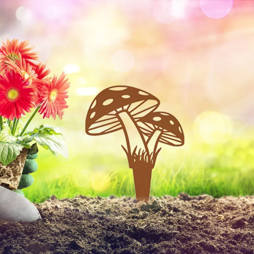 Украшение садового гриба — великолепный большой металлический кол