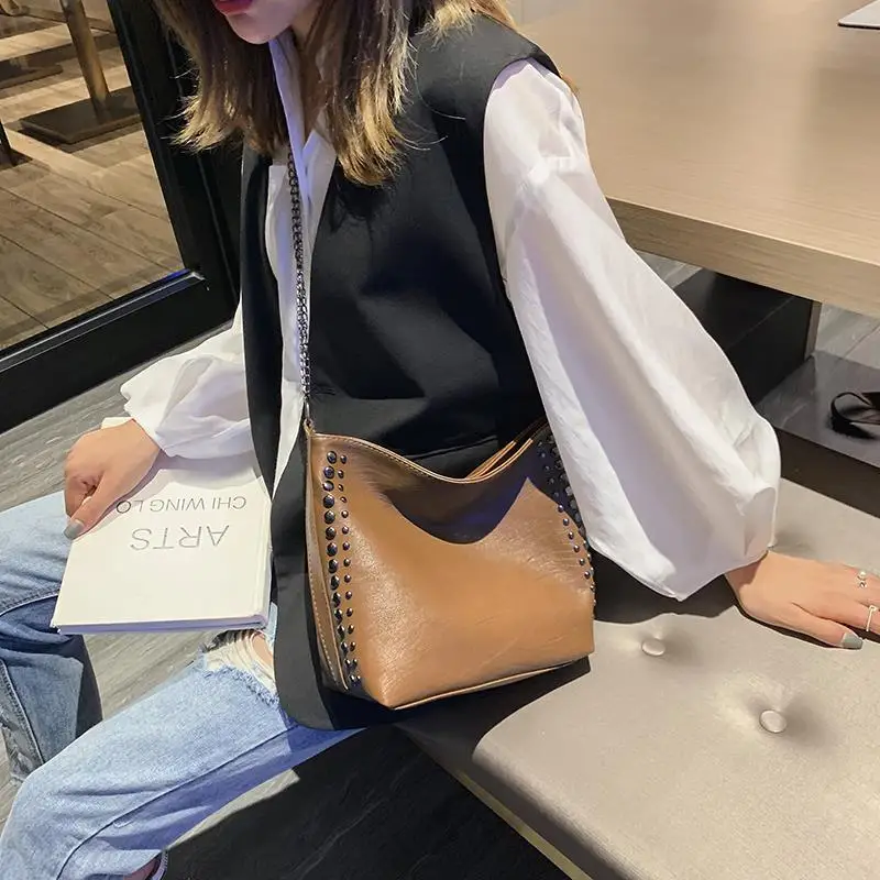 Solid Color Rivet Large Capacity Bucket Bag European And American Fashion Motorcycle Style Fashion Versatile New Messenger Bag