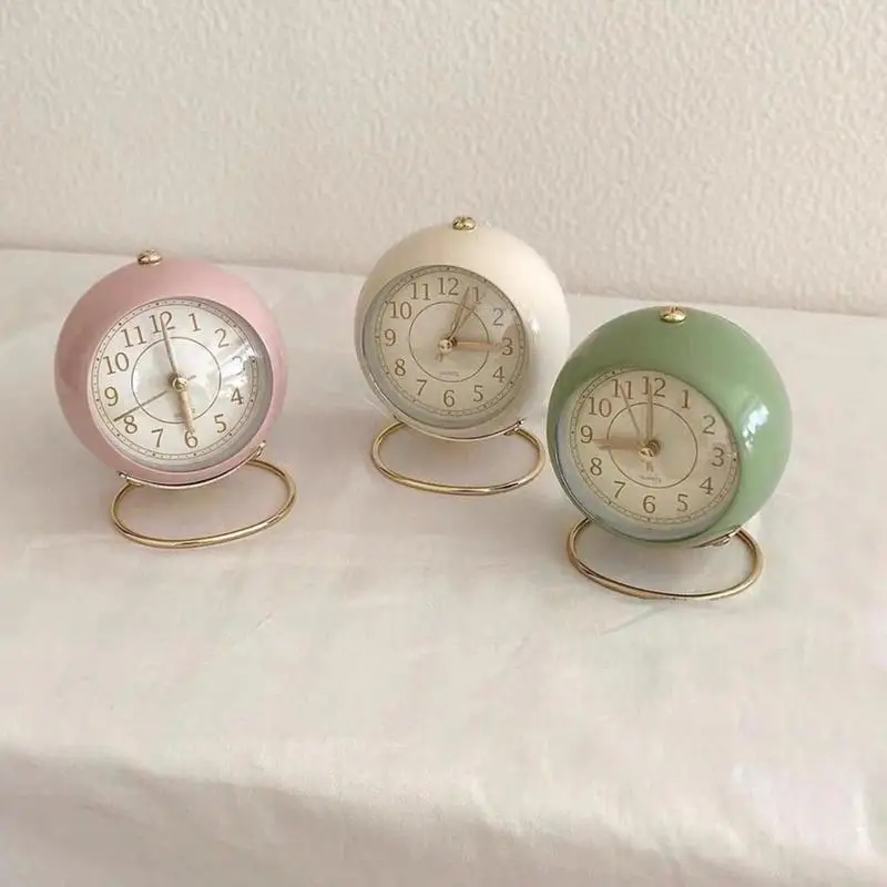 Basic Battery Operated Clock Retro European Style Alarm Clock With Night Light Alarm Table Clock Accessory