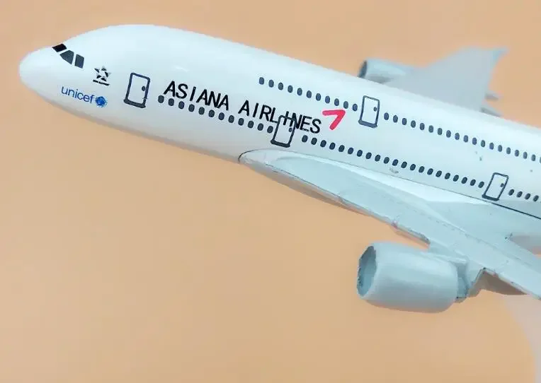 Модель воздушного пассажирского самолета A380 Asiana Airlines 16 см модель из сплава для