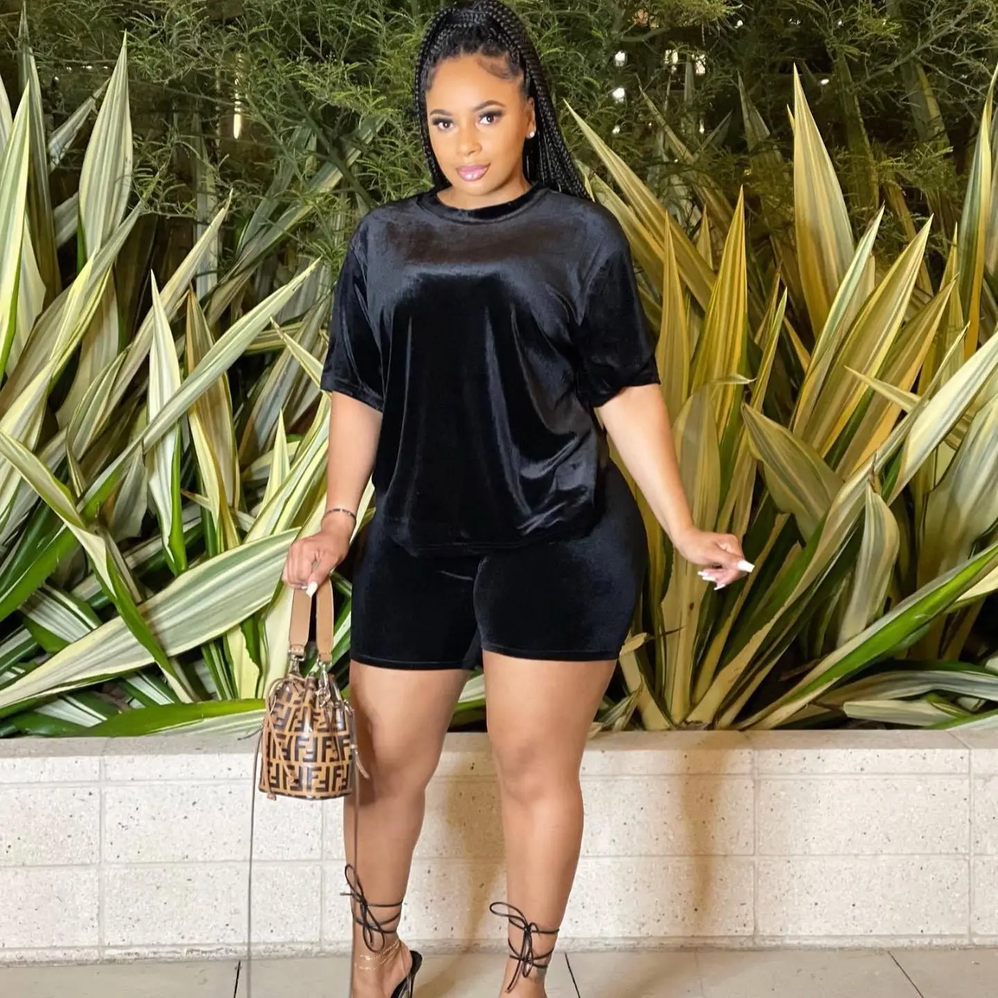 

Spring Summer Women Casual Two 2 Piece Set Solid Velvet Tracksuit Loose Short Sleeves Tops Slim Shorts Joggers Suit Sport Outfit