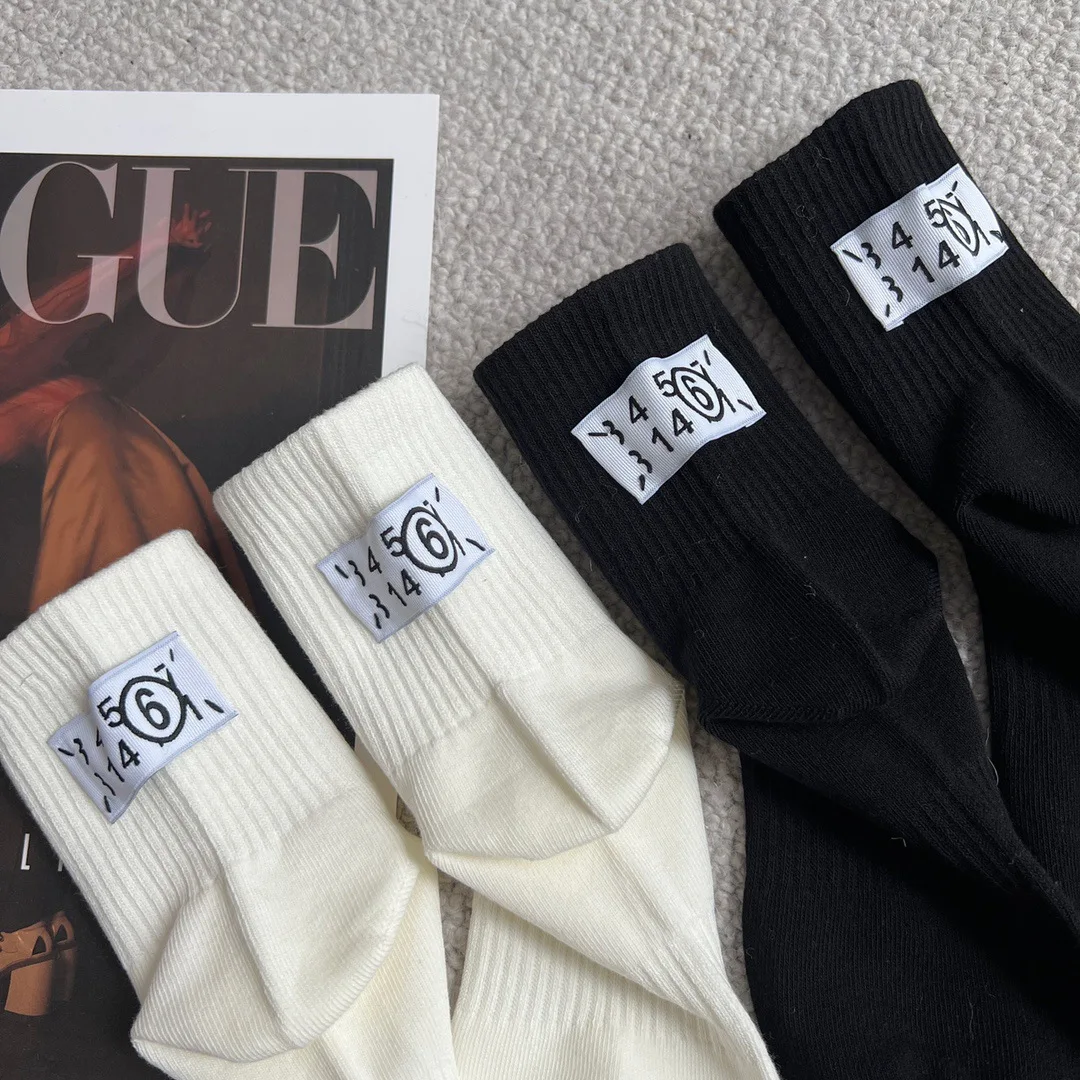 Margiela MM6 Socks Men's Women's Fashion 23FW Luxury Brand MM Hand Sewn Patch Letters Mid-tube Skateboard Casual Sports Sock