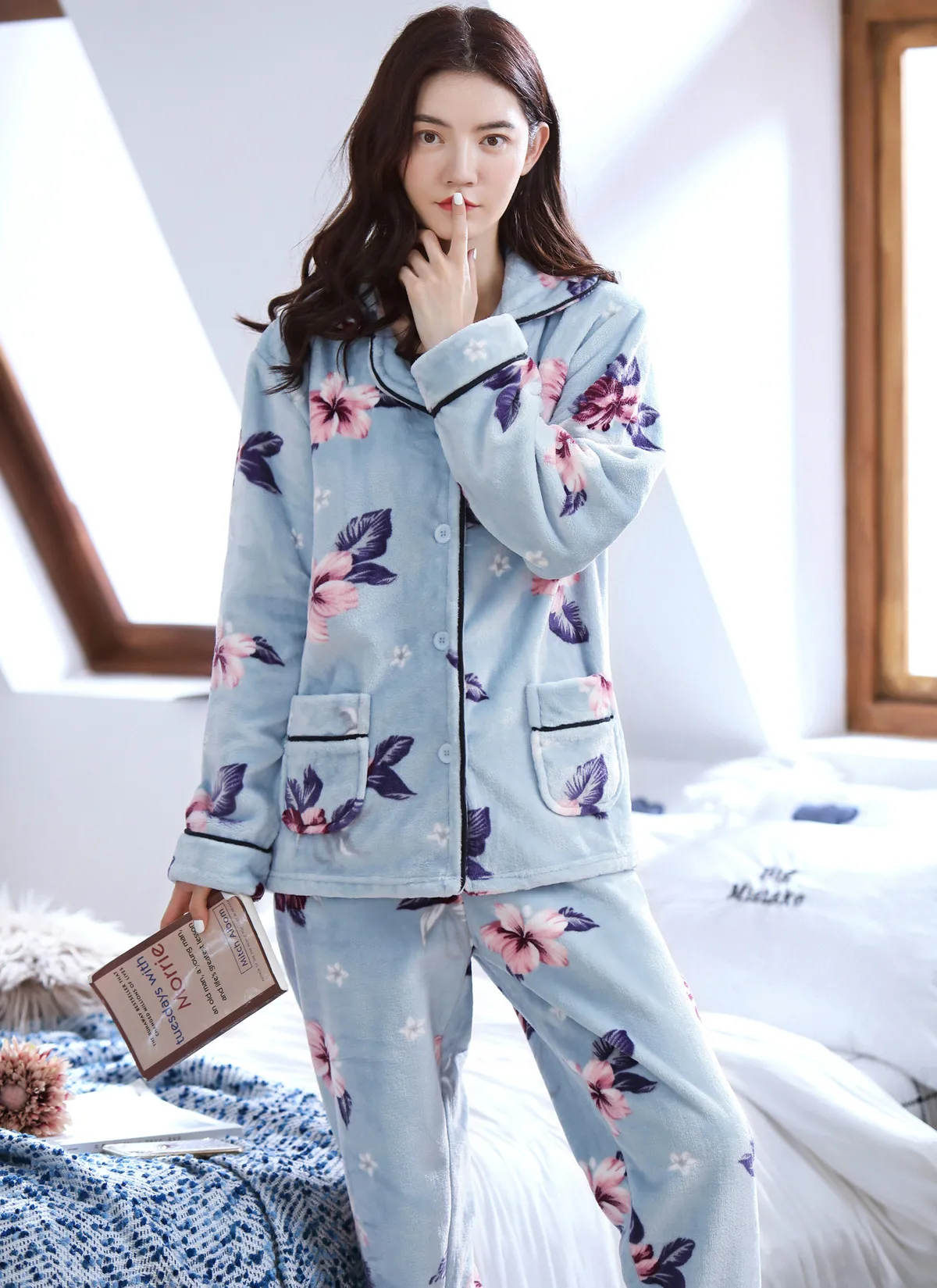 2 Pieces Winter Women Thicken Warm Soft Pajamas Female Flannel Pajamas Set Mujer Long Sleeve Sleepwear for Girls Ladies Pyjamas