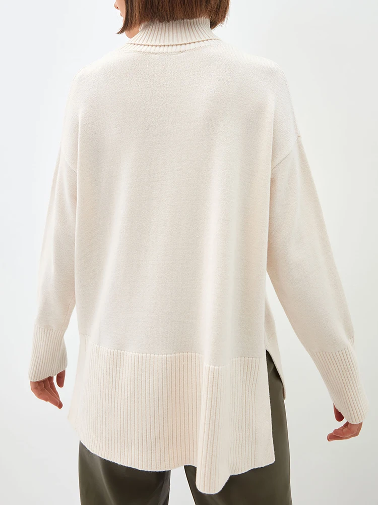 Свитер женский осенне-весенний однотонный свободного кроя с высоким воротником