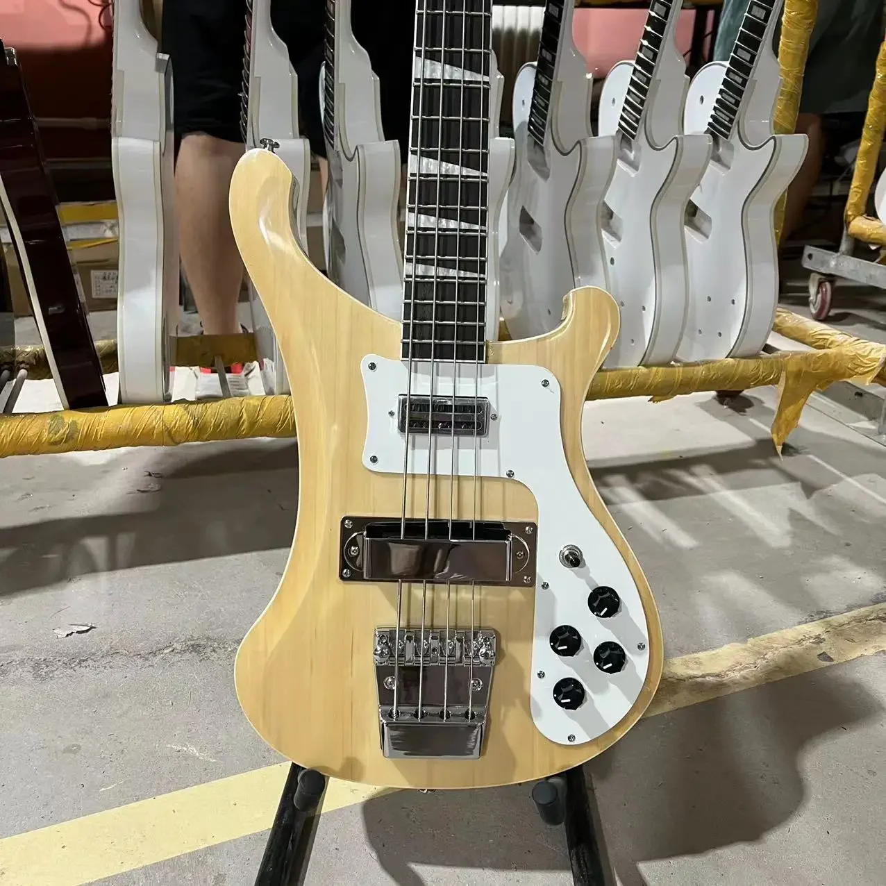 Басовая электрическая гитара Rickenbacker 4003 цвет бурливуд корпус из липы фингерборд