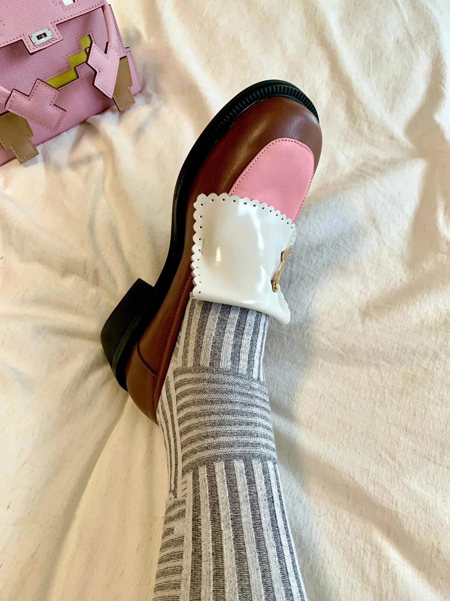 Розовые милые нежные маленькие кожаные туфли женские винтажные лоферы из