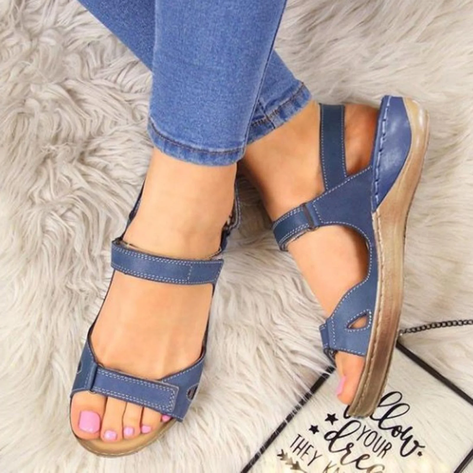 Сандалии женские летние на плоской подошве пропускающие воздух дизайнерские