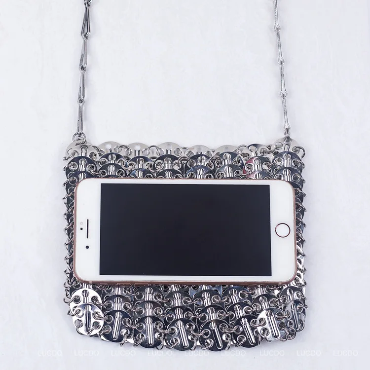 Маленькие сумочки от известного бренда на цепочке металлическая латунная сумка